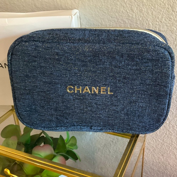 Chanel Beauty Make-Up Bag NIB - Picture 3 of 4